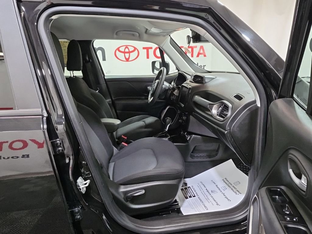 Used 2023 Jeep Renegade Latitude image 11