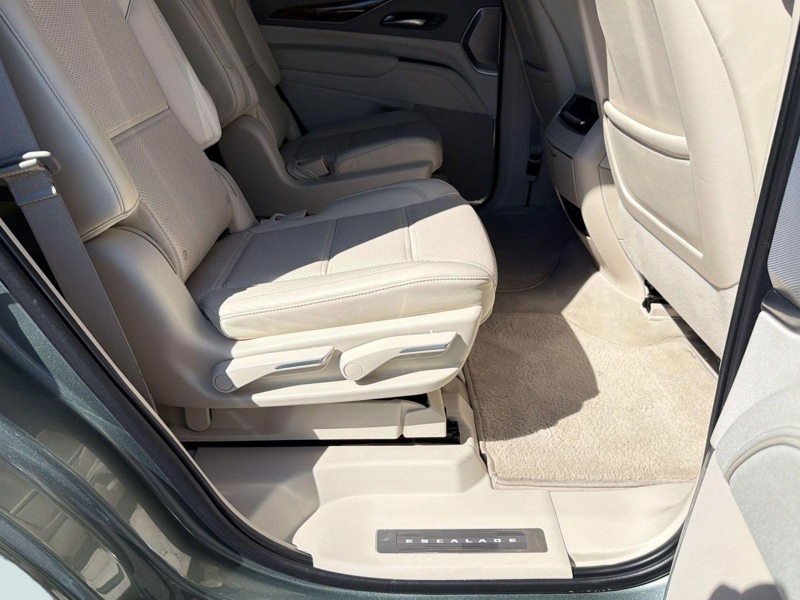 Certified 2024 Cadillac Escalade Premium Luxury Platinum w/ Heavy-Duty Trailer Package AWD/4WD image 28