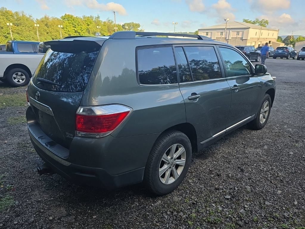 Used 2013 Toyota Highlander Plus AWD/4WD image 8