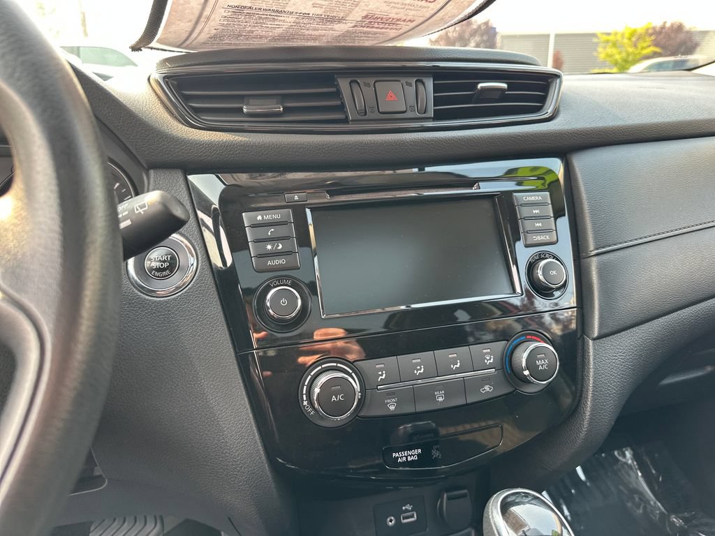Used 2018 Nissan Rogue SV AWD/4WD image 22
