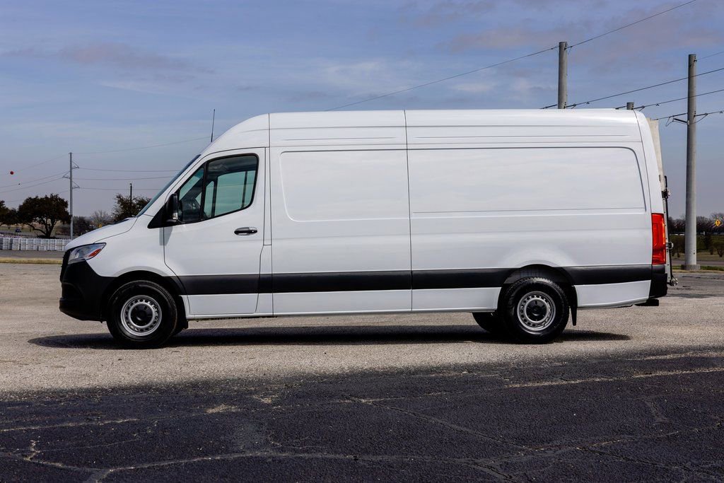Used 2024 Mercedes-Benz Sprinter 2500 w/ Acoustic Package image 4