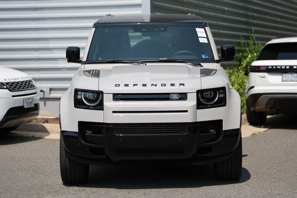 New 2026 Land Rover Defender 130 X-Dynamic SE AWD/4WD image 13
