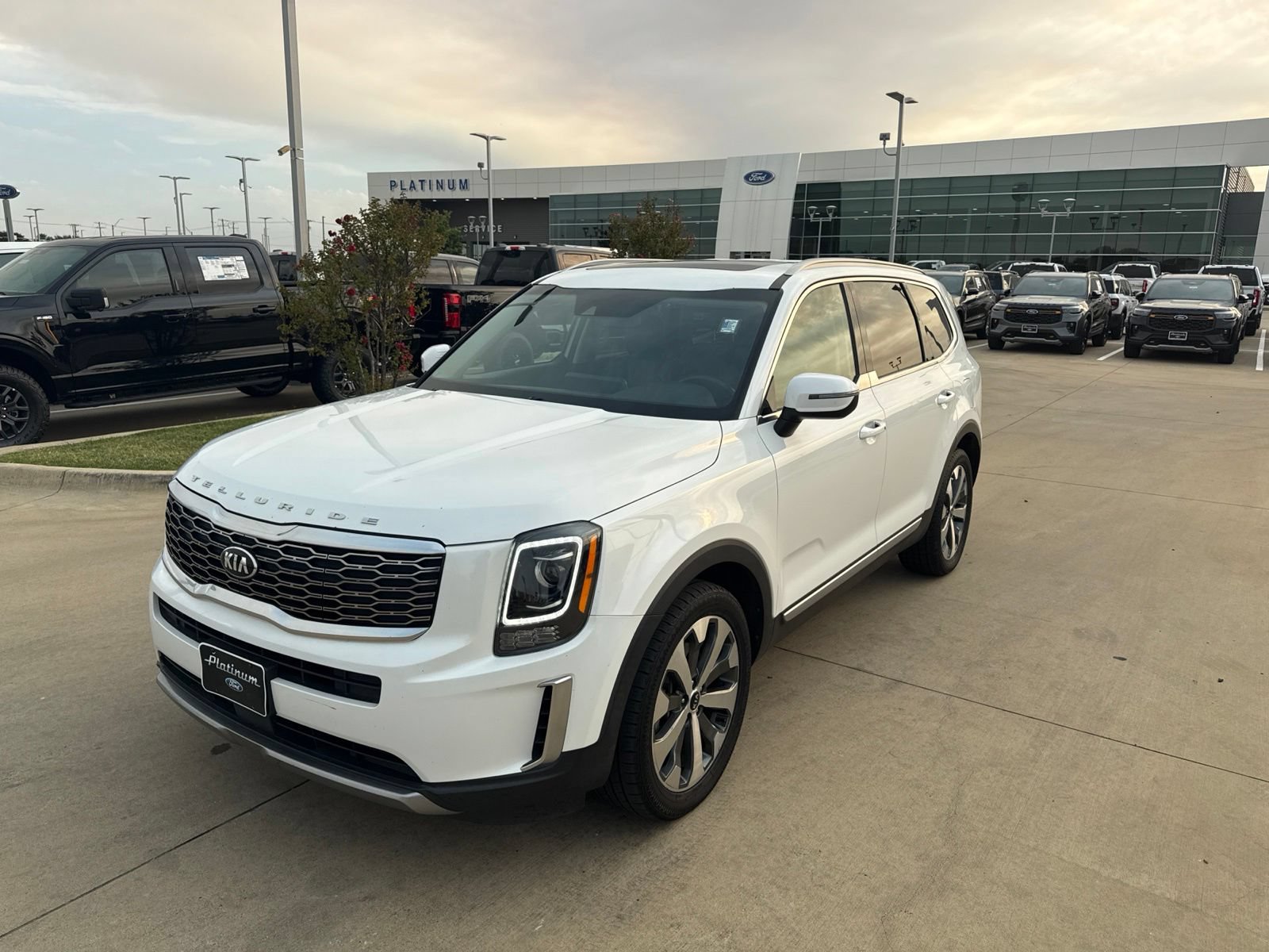 Used 2020 Kia Telluride S FWD image 1