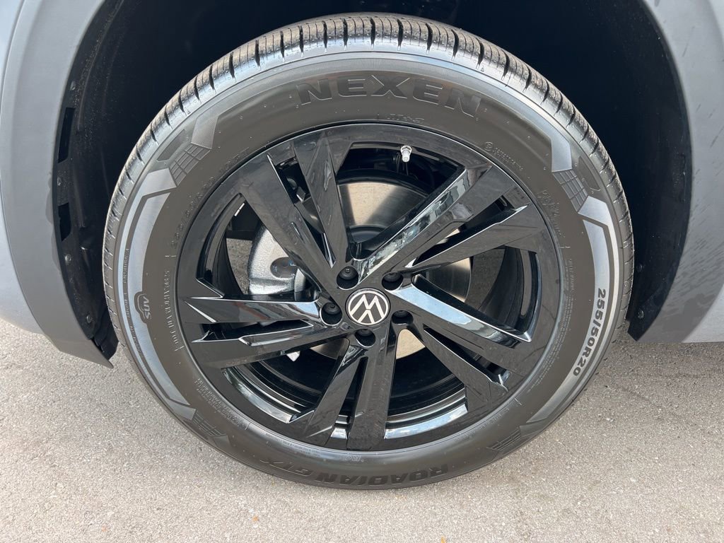 New 2026 Volkswagen Atlas Cross Sport SEL R-Line image 7