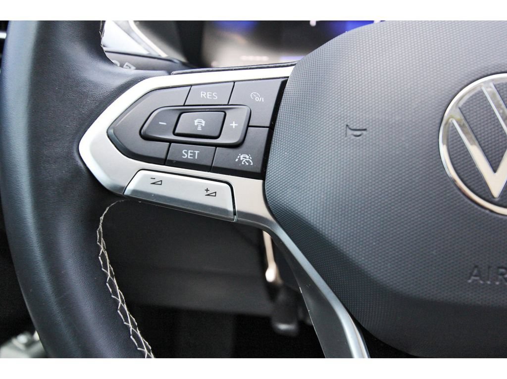 Used 2023 Volkswagen Taos SE w/ Panoramic Sunroof Package FWD image 19
