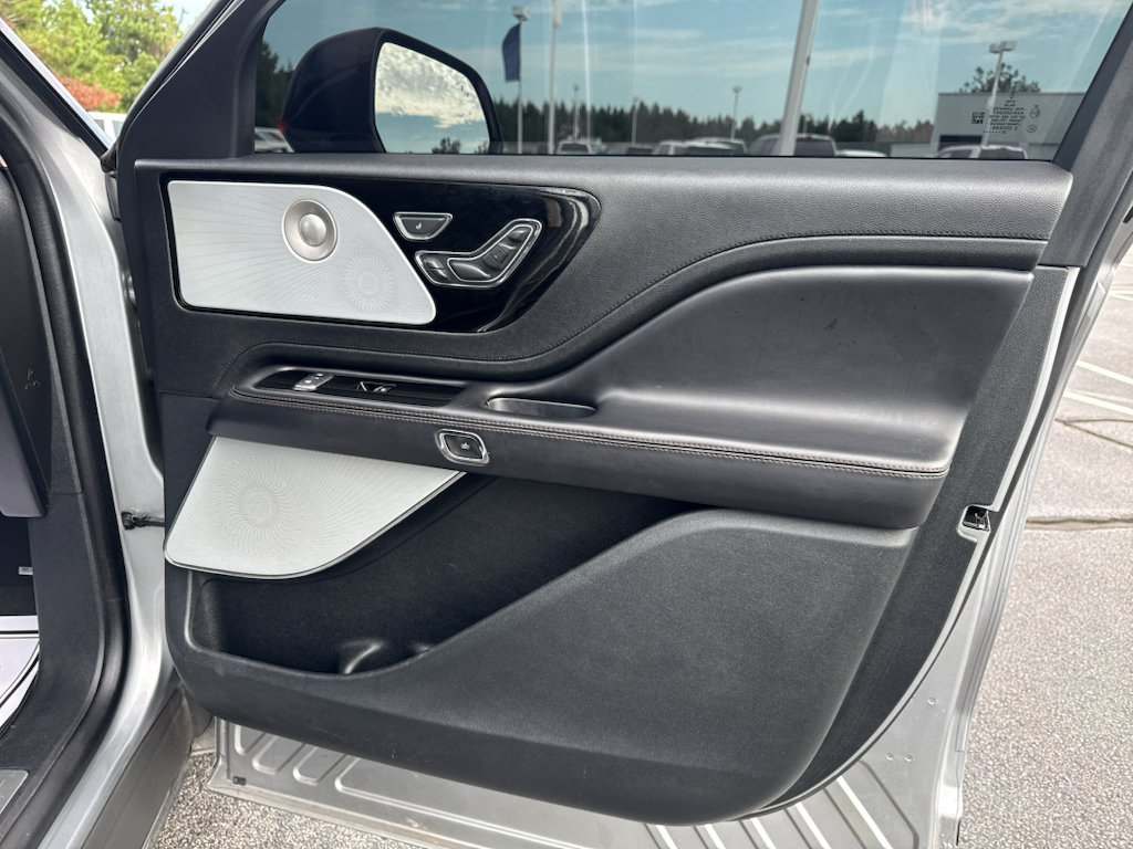 Used 2021 Lincoln Aviator Grand Touring w/ Equipment Group 301A AWD/4WD image 13