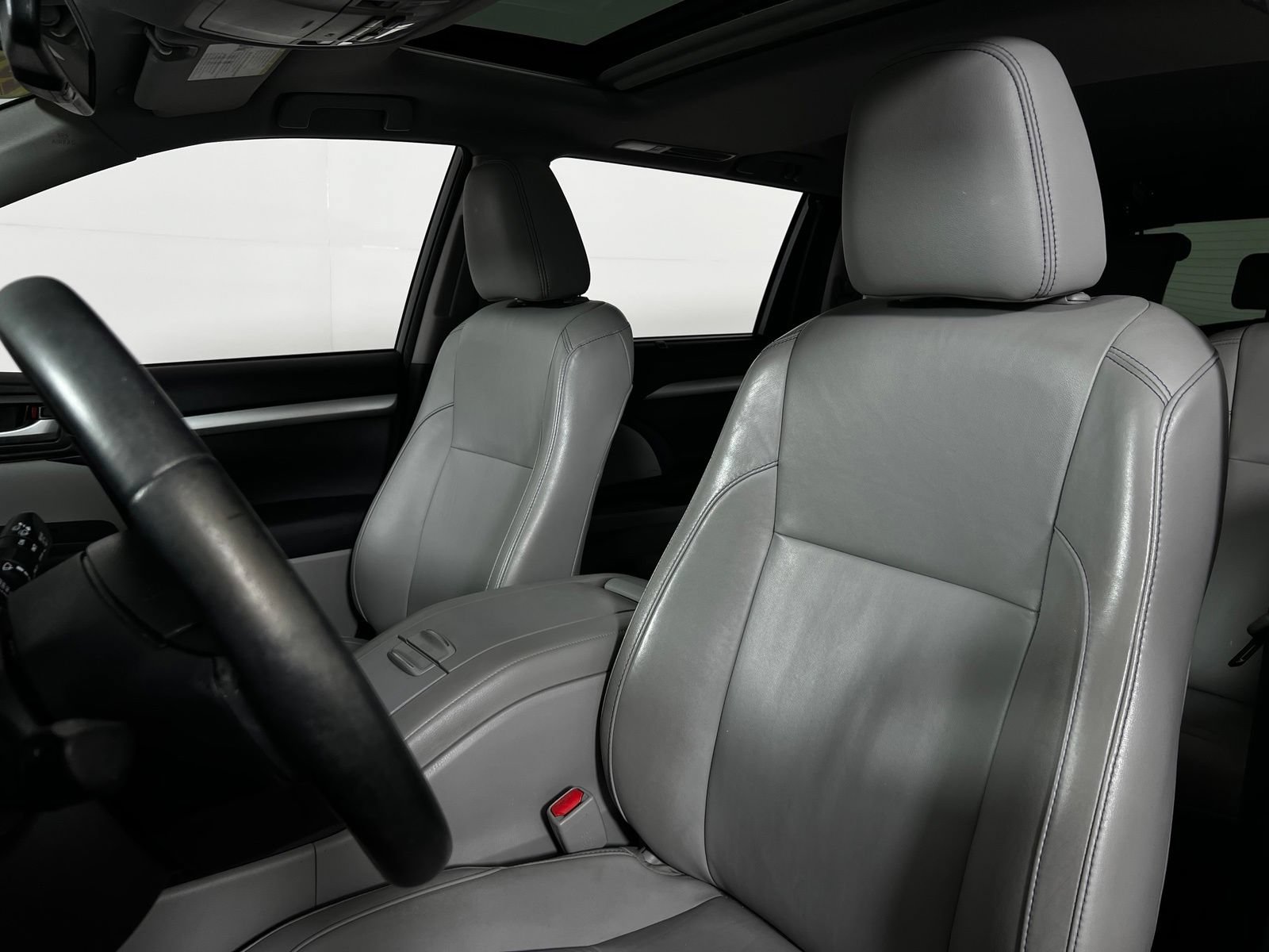 Used 2015 Toyota Highlander XLE AWD/4WD image 13