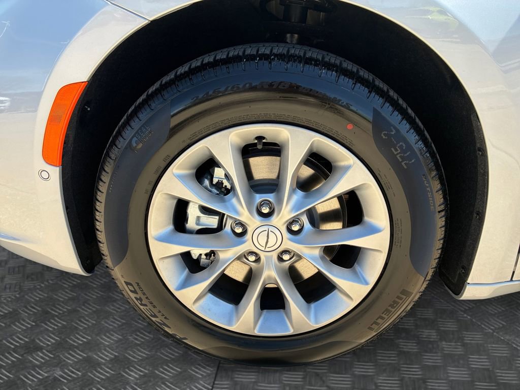 New 2026 Chrysler Pacifica Limited FWD image 23