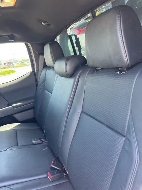 Used 2019 Toyota Tacoma TRD Off-Road w/ TRD Premium Off Road Package image 9