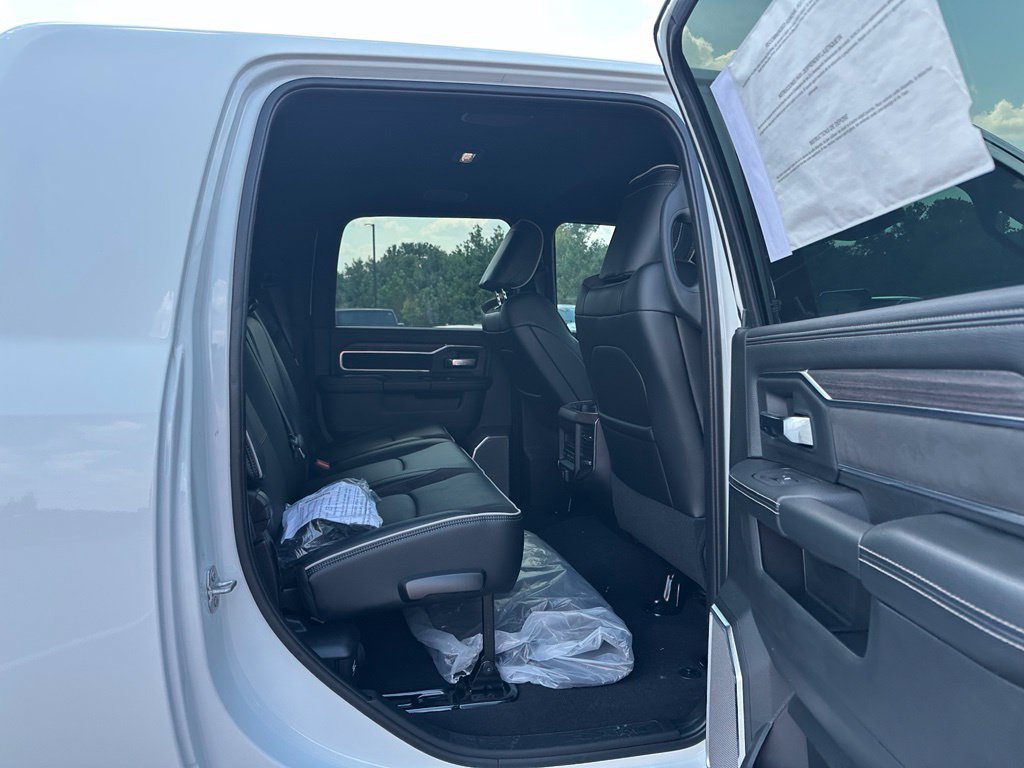 New 2026 RAM 3500 Laramie AWD/4WD image 19