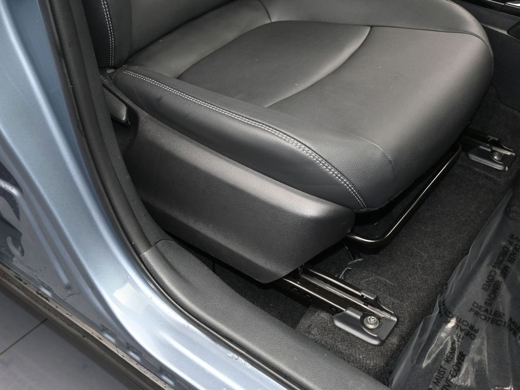 Used 2022 Toyota Corolla Cross XLE image 47