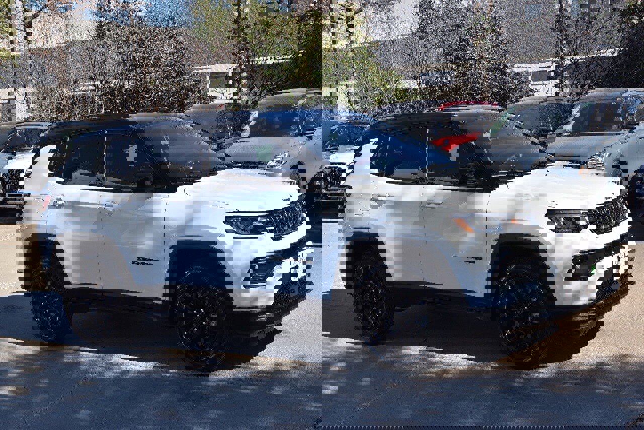 Used 2024 Jeep Compass Latitude w/ Altitude Special Edition image 5