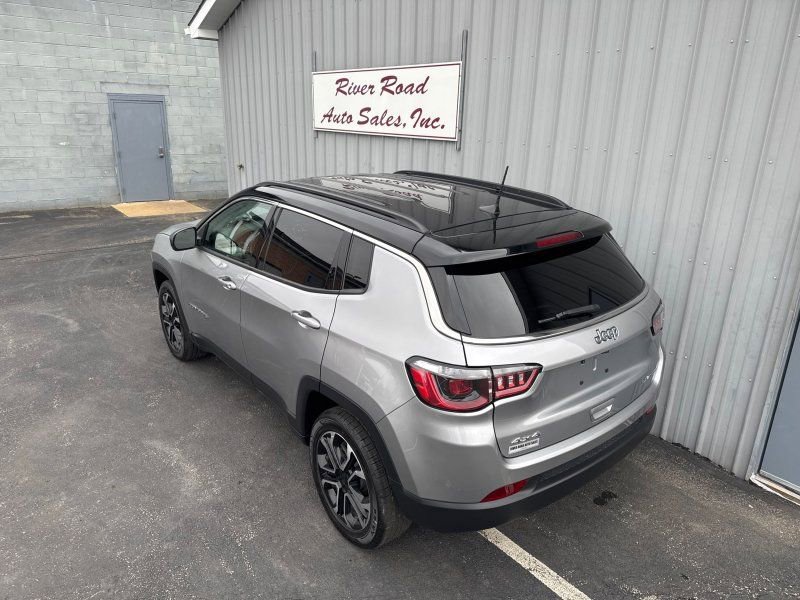 Used 2022 Jeep Compass Limited image 12