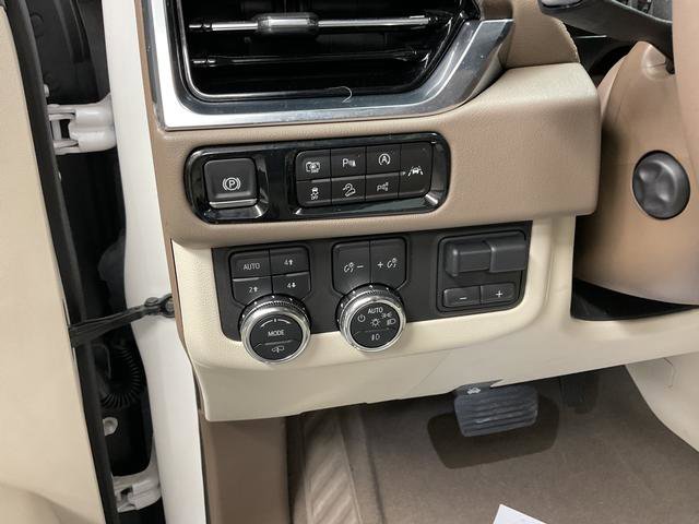 Used 2025 GMC Yukon XL Denali w/ Denali Reserve Package AWD/4WD image 12