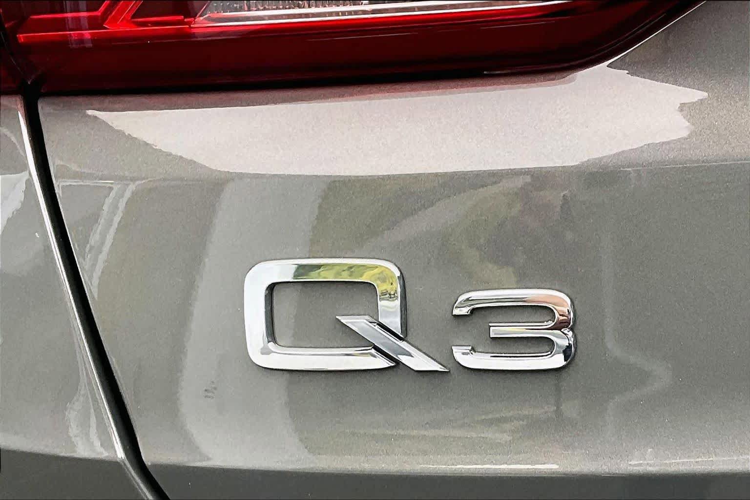 Certified 2025 Audi Q3 2.0T Premium w/ Convenience Package AWD/4WD image 33