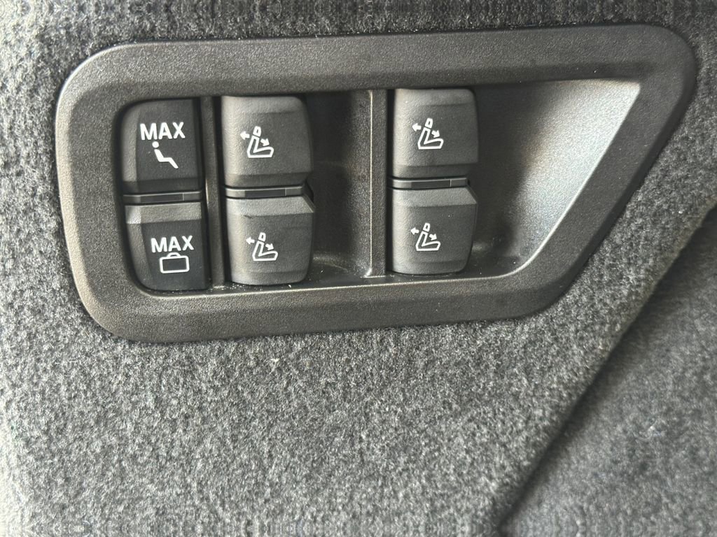 Used 2025 BMW X7 xDrive40i image 28
