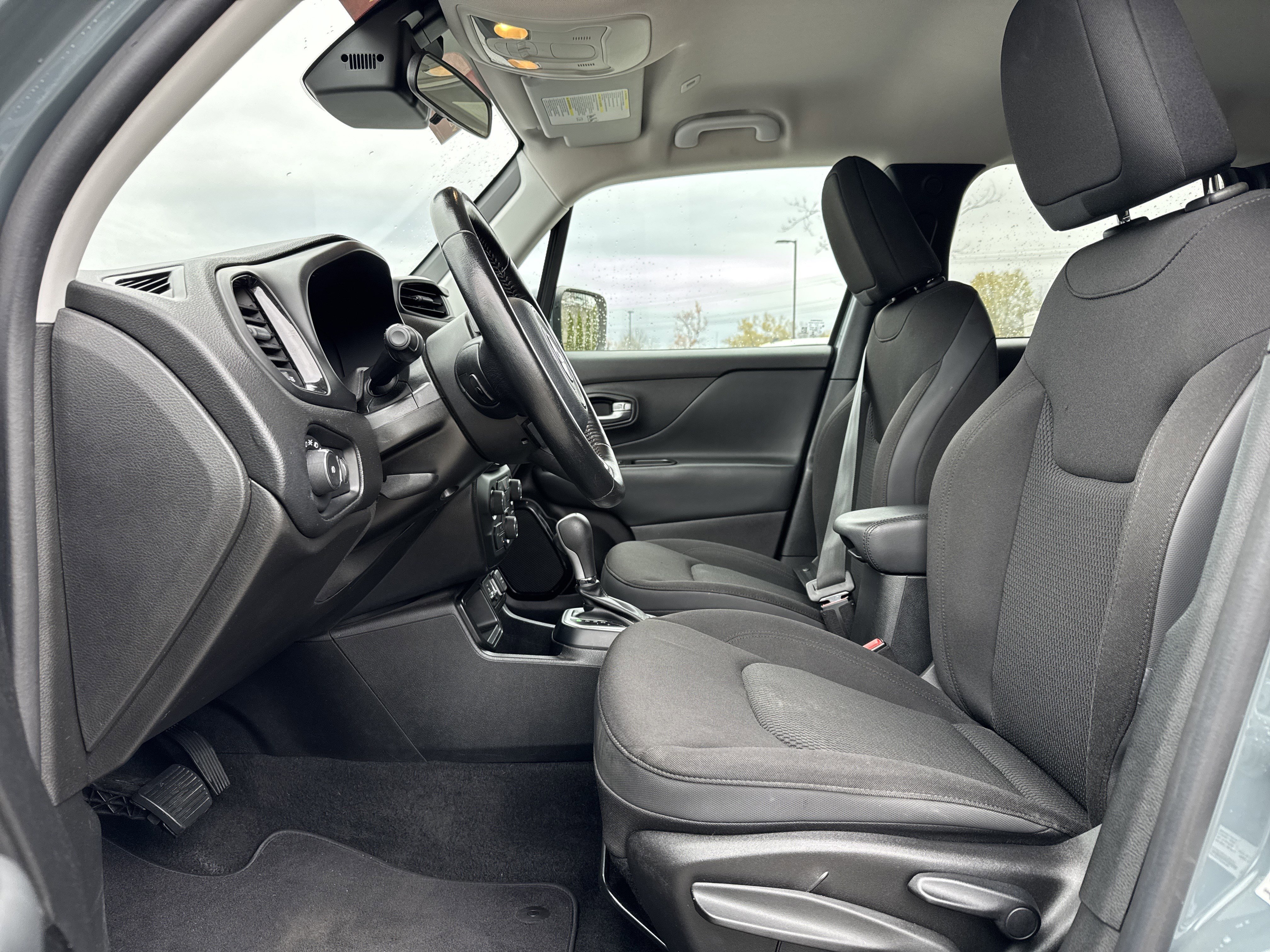 Used 2018 Jeep Renegade Altitude image 16