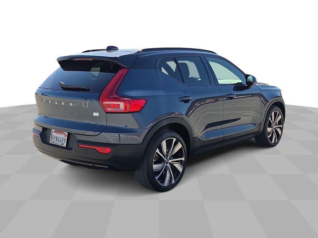 Used 2022 Volvo XC40 P8 Recharge Plus image 8