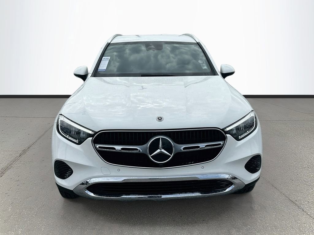 Used 2025 Mercedes-Benz GLC 300 4MATIC image 2