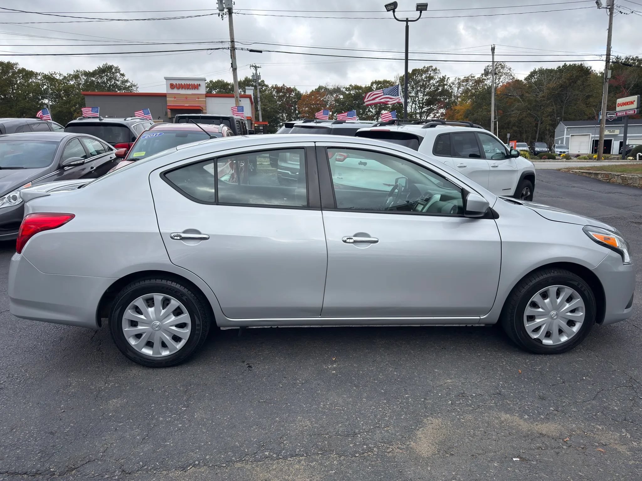 Used 2019 Nissan Versa SV FWD image 8