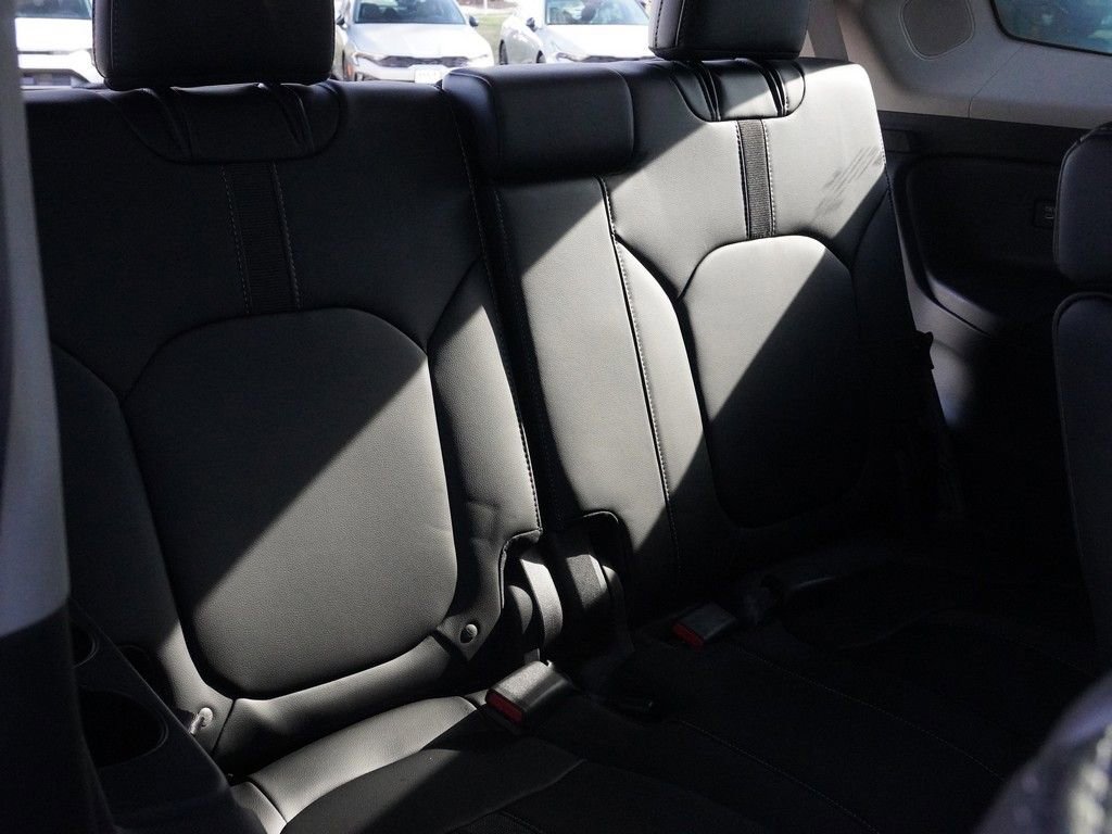 Used 2025 Honda Pilot Touring image 34