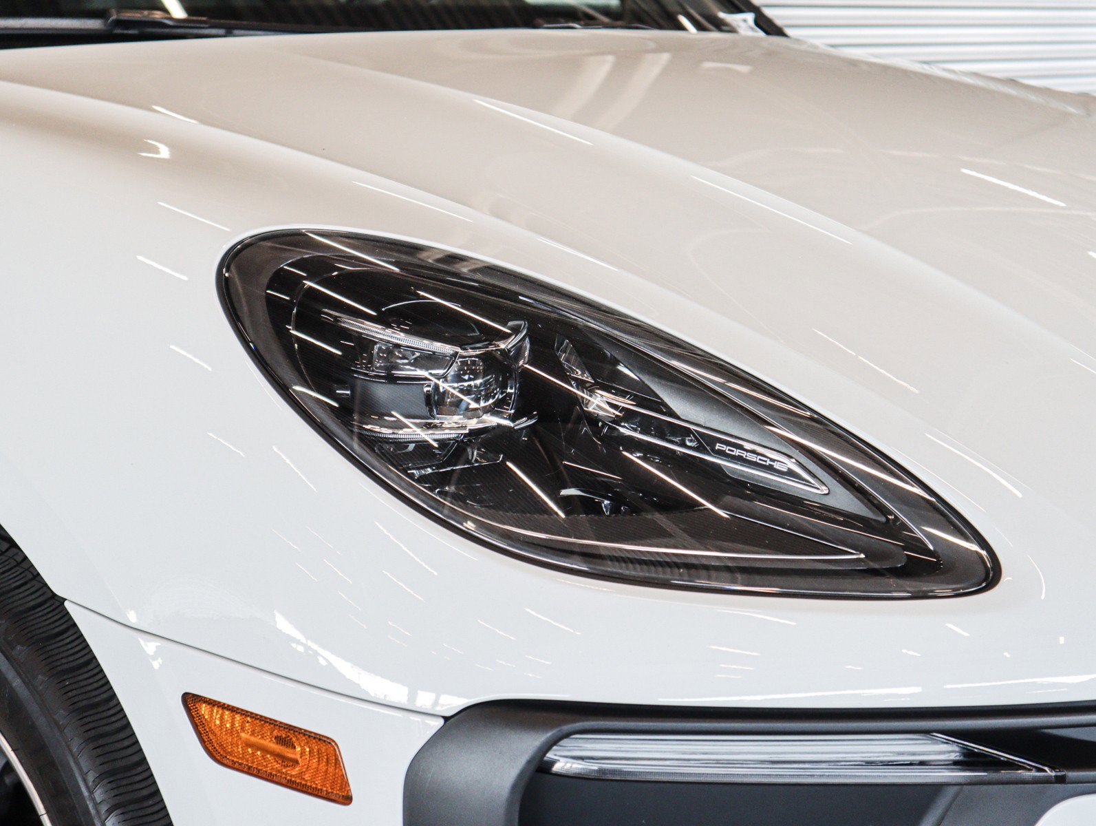 Certified 2022 Porsche Macan AWD/4WD image 25