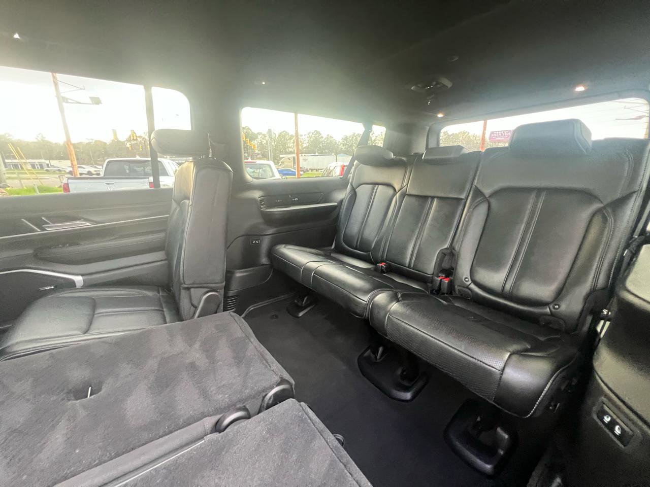 Used 2024 Jeep Wagoneer L Series II image 34