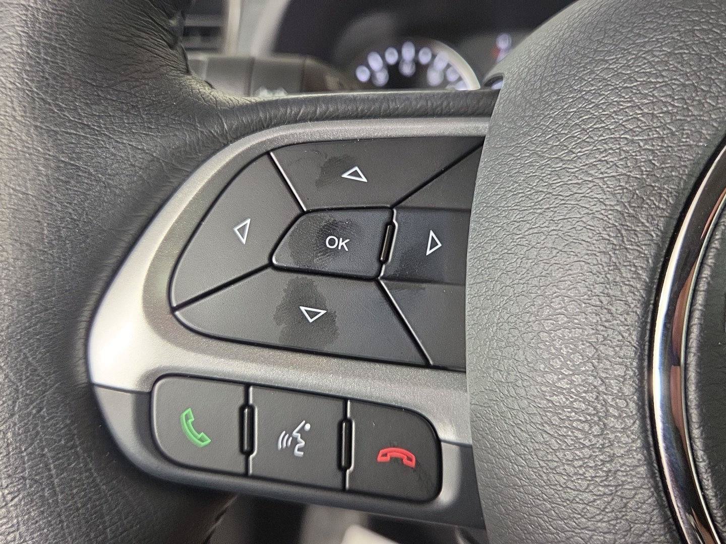 Used 2023 Jeep Renegade Latitude w/ Premium Group AWD/4WD image 19