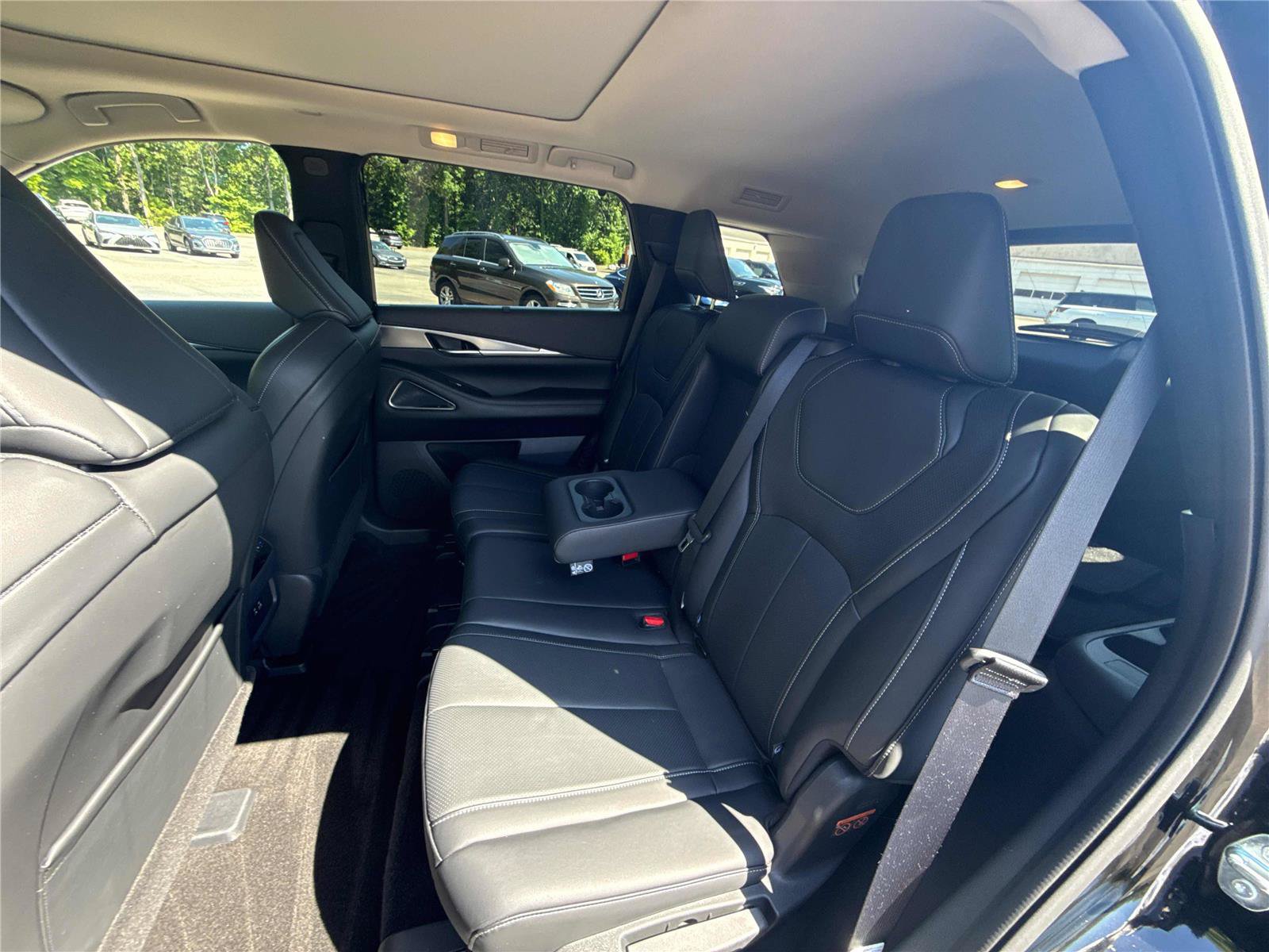 Used 2025 INFINITI QX60 Luxe AWD/4WD image 12