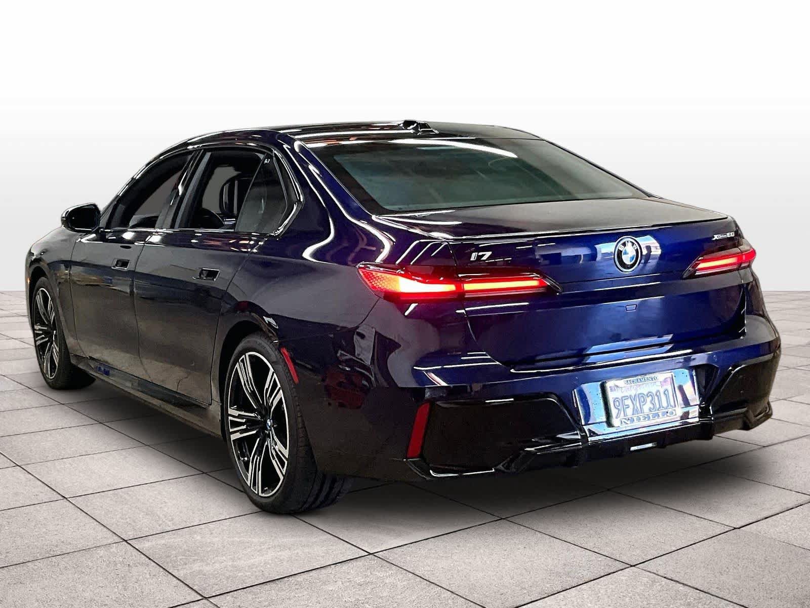 Used 2023 BMW i7 xDrive60 w/ Executive Package 2 AWD/4WD image 14