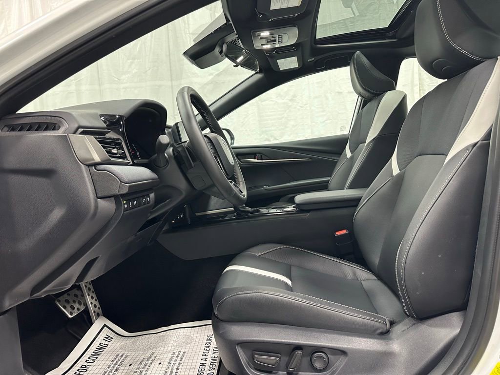 Used 2026 Toyota Camry SE image 14