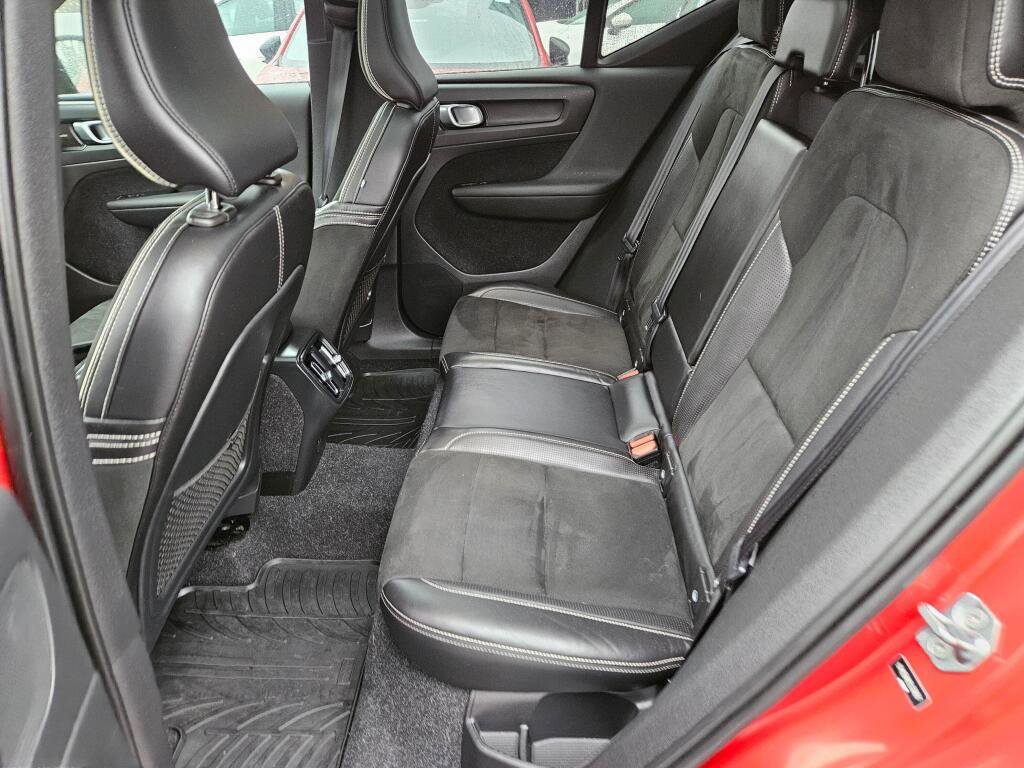 Used 2020 Volvo XC40 T5 R-Design image 13