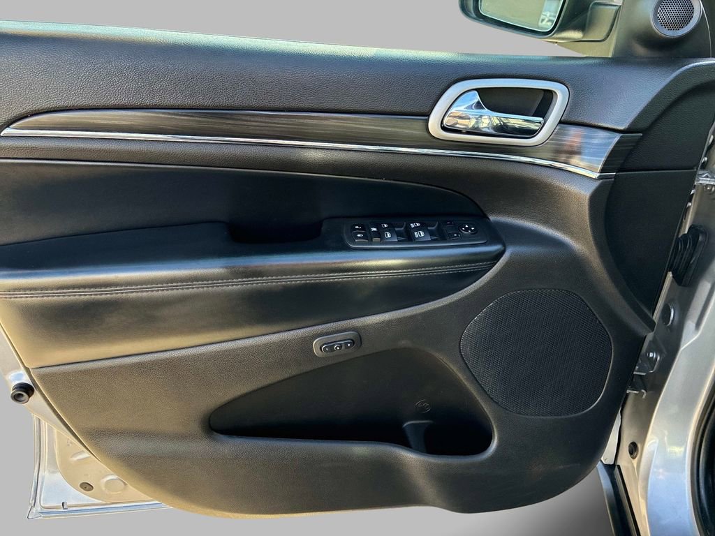 Used 2020 Jeep Grand Cherokee Limited AWD/4WD image 21