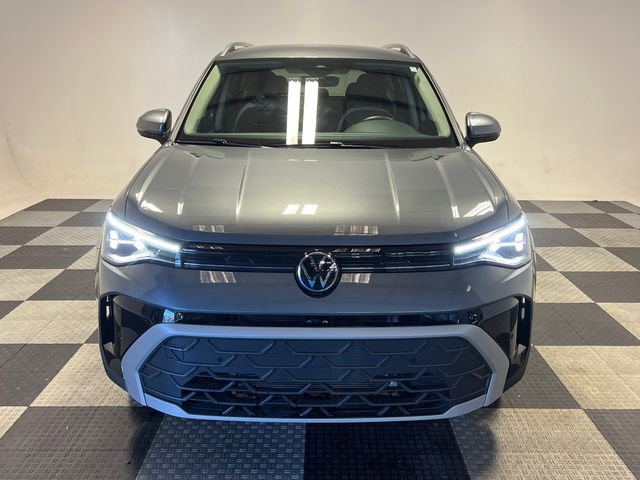 Certified 2025 Volkswagen Taos SE image 2