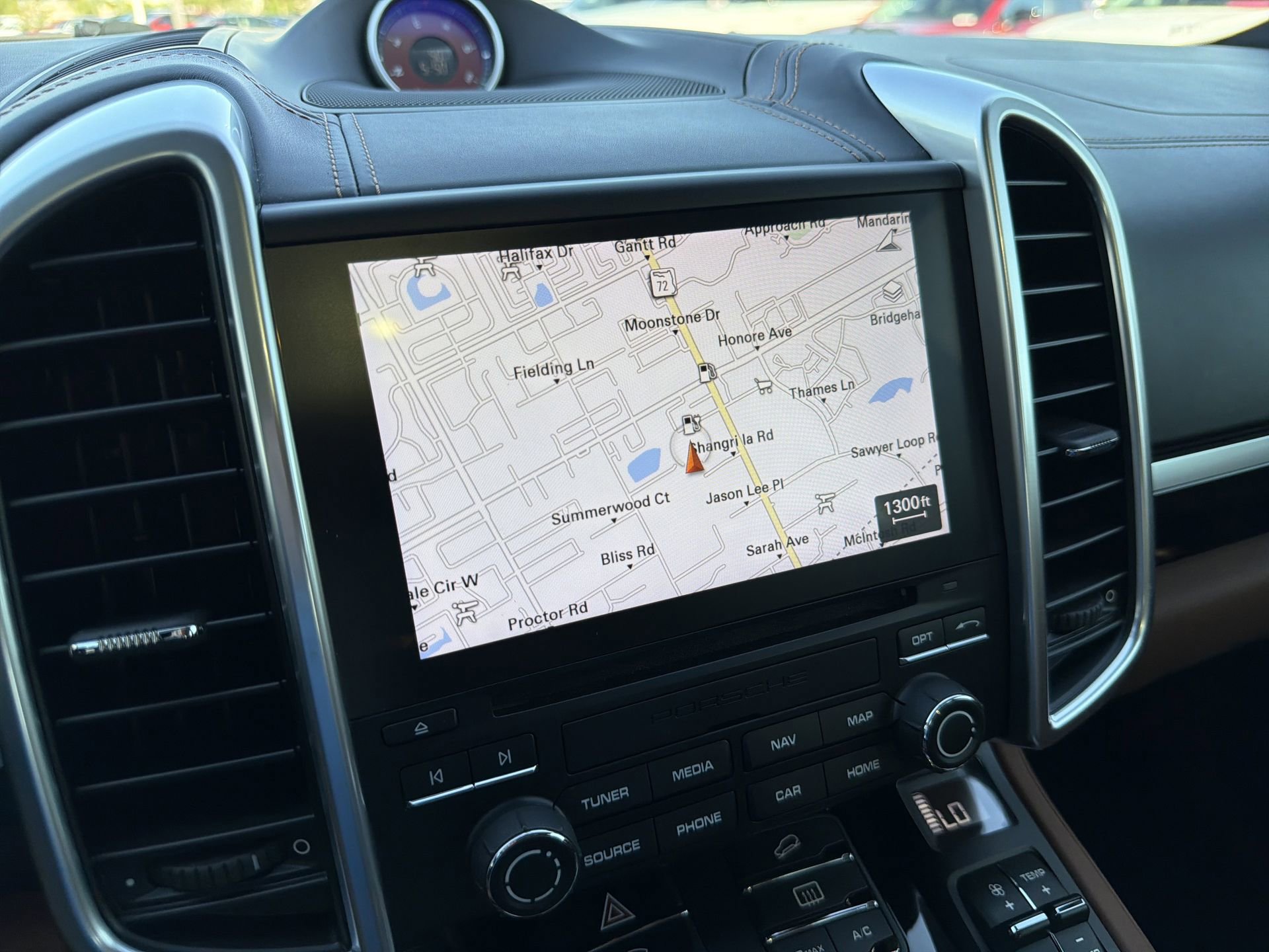 Used 2017 Porsche Cayenne AWD/4WD image 23