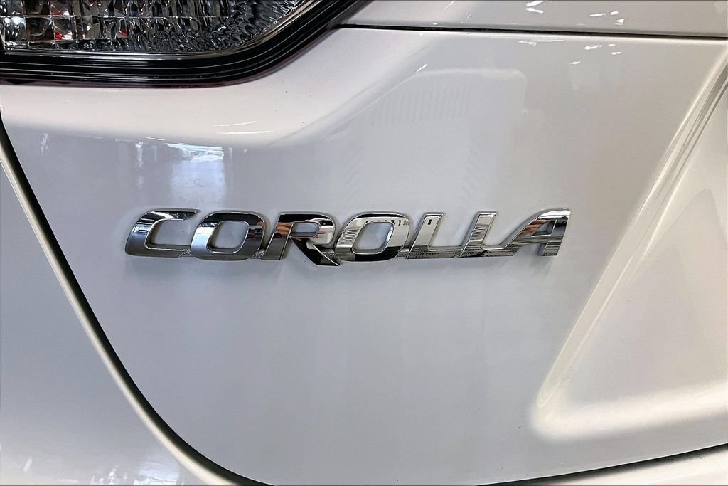 Used 2025 Toyota Corolla LE FWD image 30