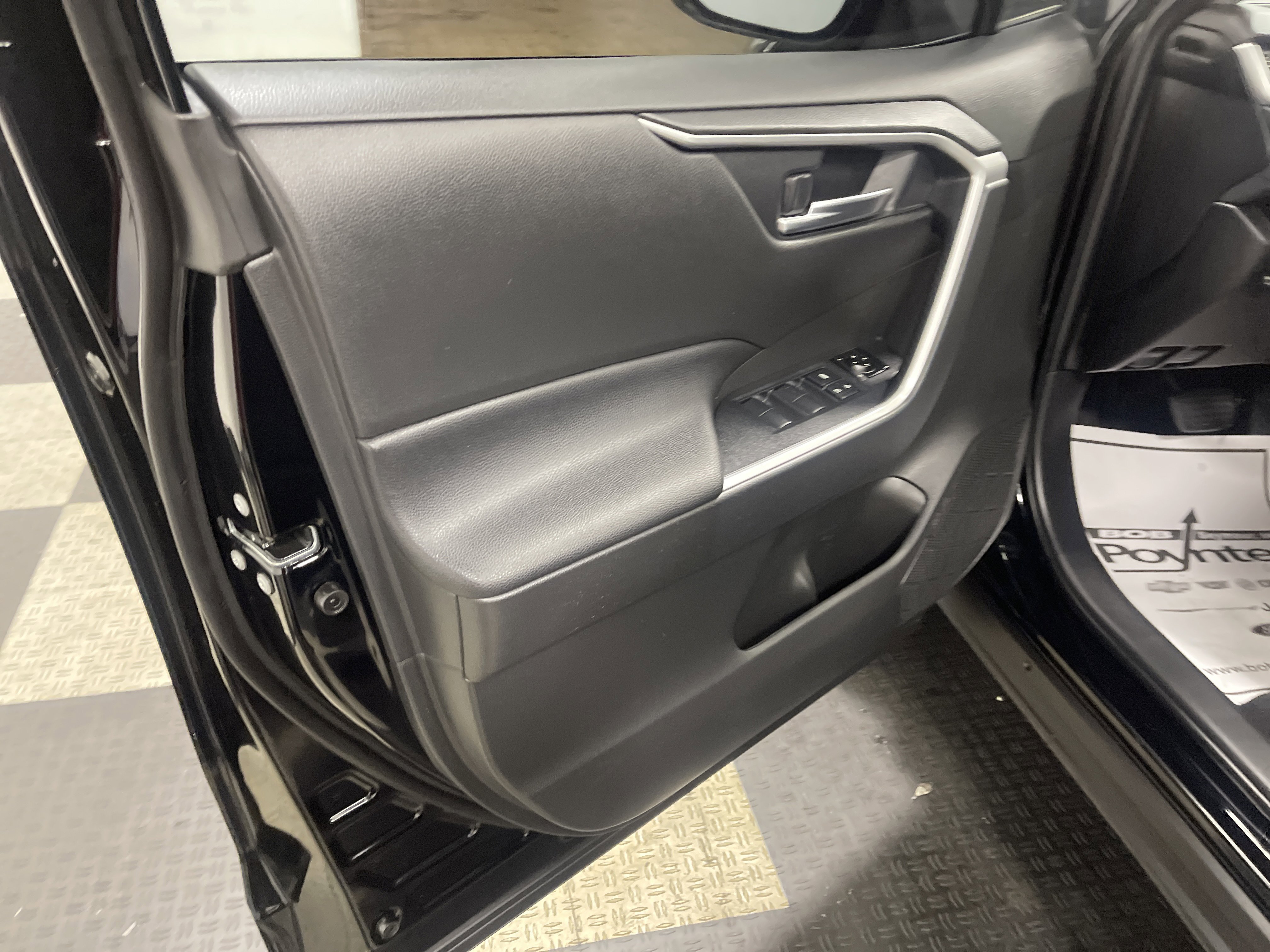 Used 2021 Toyota RAV4 XLE image 10