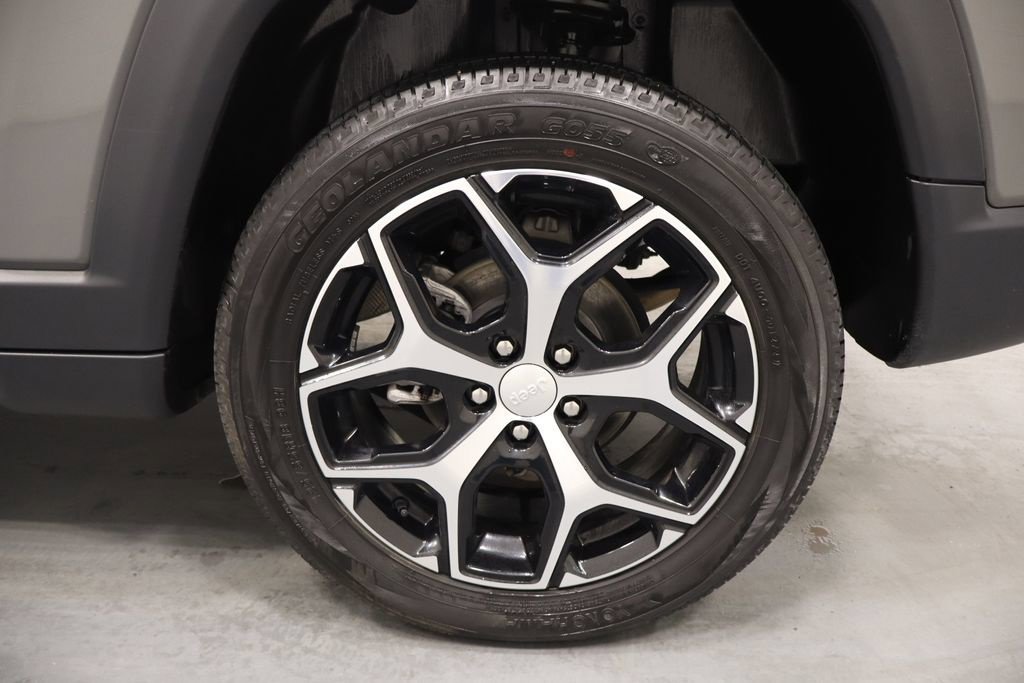 Used 2024 Jeep Compass Latitude AWD/4WD image 28