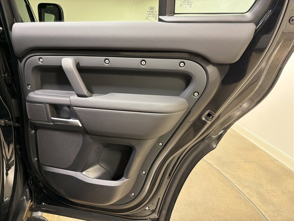 New 2026 Land Rover Defender 110 X-Dynamic SE image 26
