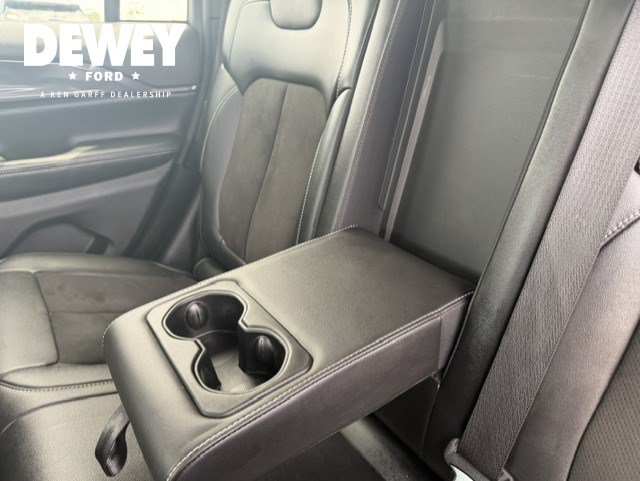 Used 2022 Jeep Grand Cherokee Altitude AWD/4WD image 25