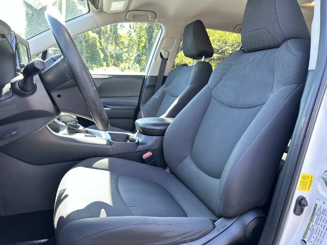 Used 2019 Toyota RAV4 LE AWD/4WD image 6