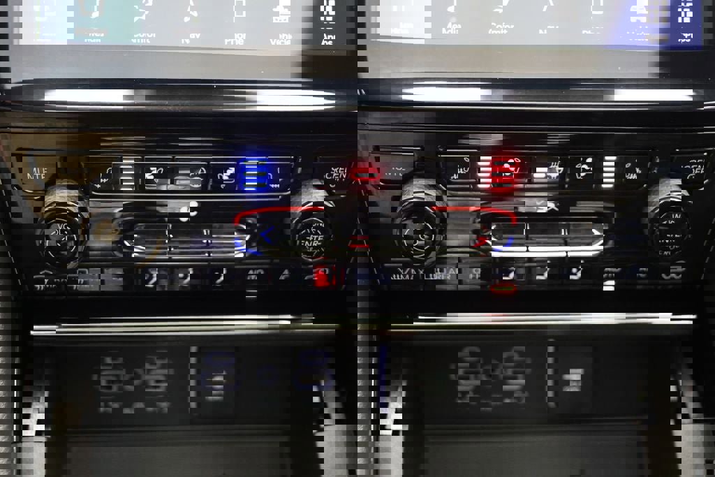 Used 2023 Jeep Grand Cherokee L Limited w/ Luxury Tech Group II image 24