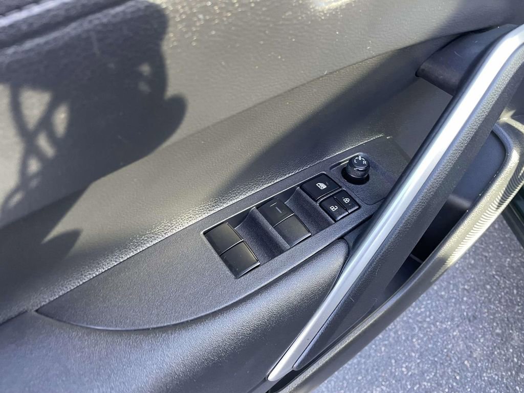 Used 2023 Toyota Corolla Cross LE w/ Moonroof Package image 28