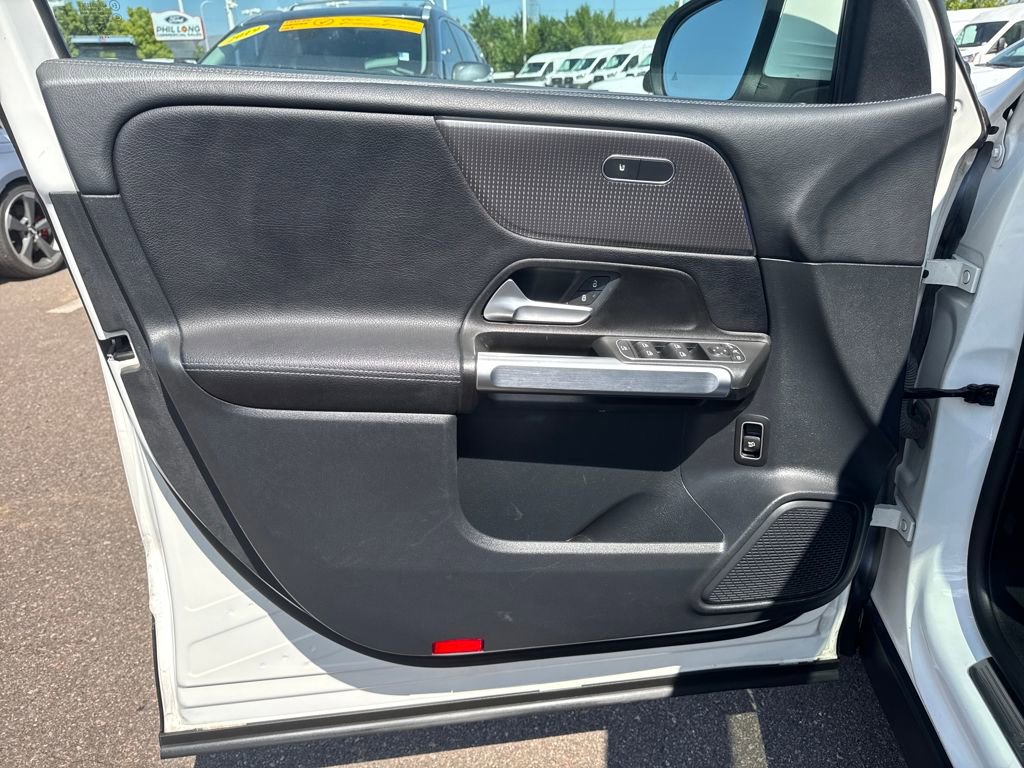 Used 2022 Mercedes-Benz GLB 250 4MATIC image 24