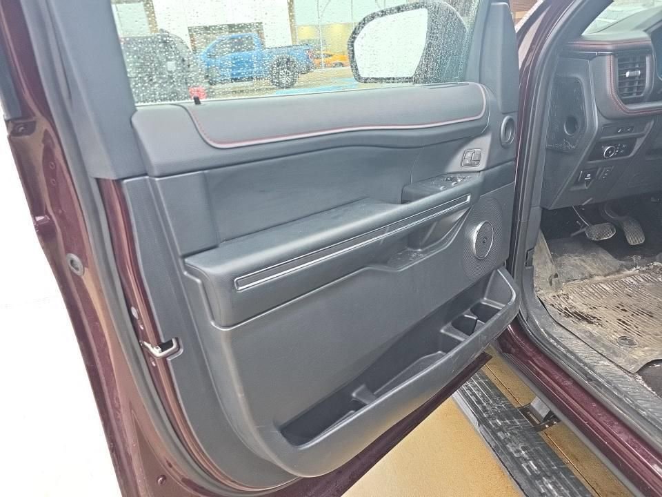 Used 2023 Ford Expedition Limited image 9