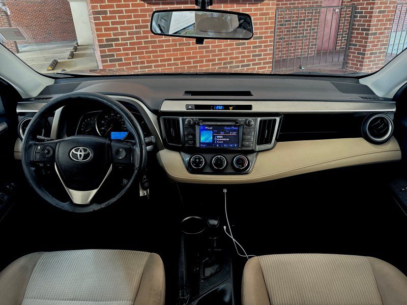 Used 2013 Toyota RAV4 LE AWD/4WD image 19