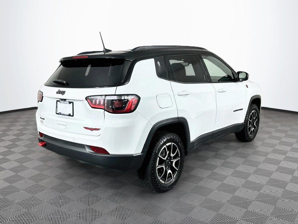 Certified 2025 Jeep Compass Trailhawk AWD/4WD image 11