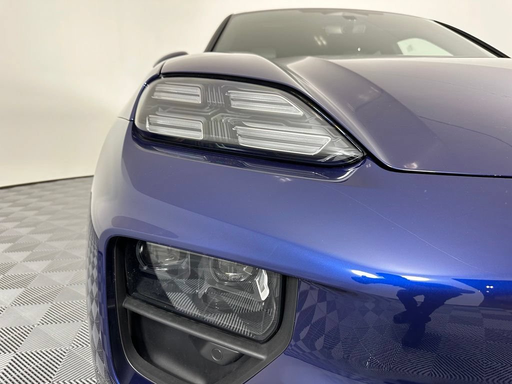 Certified 2026 Porsche Macan 4 Electric w/ Premium Package AWD/4WD image 9