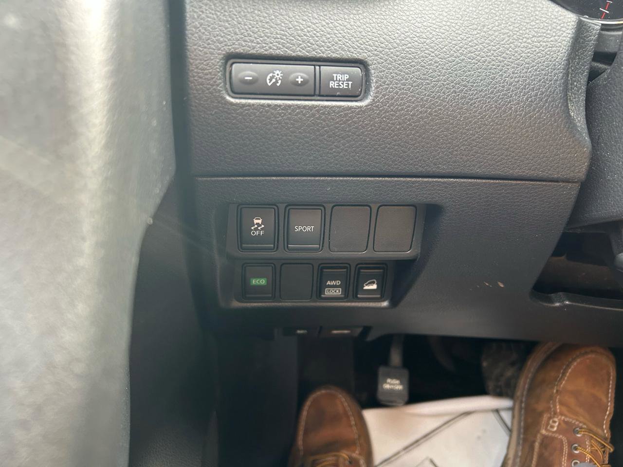 Used 2016 Nissan Rogue S image 25