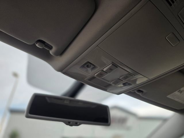 Used 2016 Volkswagen e-Golf SEL Premium image 36